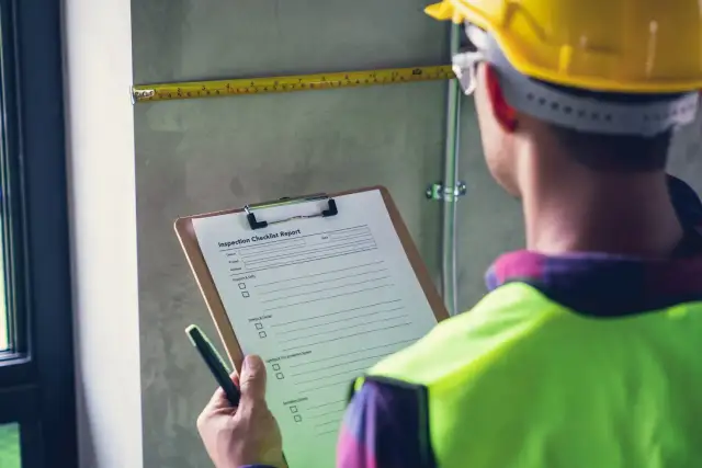 Instrukcja stanowiskowa BHP: Jak stworzyć i wdrożyć?