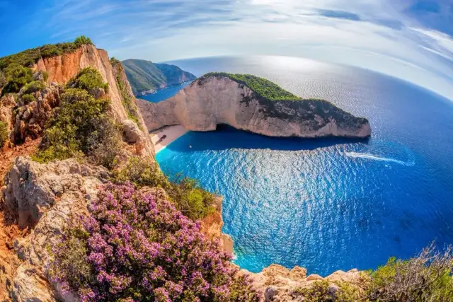 Zatoka Wraku Zakynthos - odkryj najpiękniejszą plażę Grecji