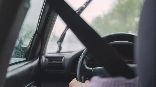 Kto dostaje mandat za pasy? Zobacz, jak uniknąć kar za brak pasów