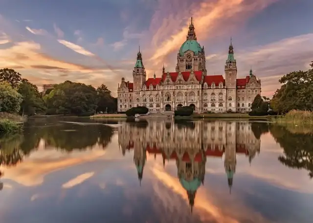Zamki w Niemczech - Jak mądrze zaplanować trasę i uniknąć tłumów?