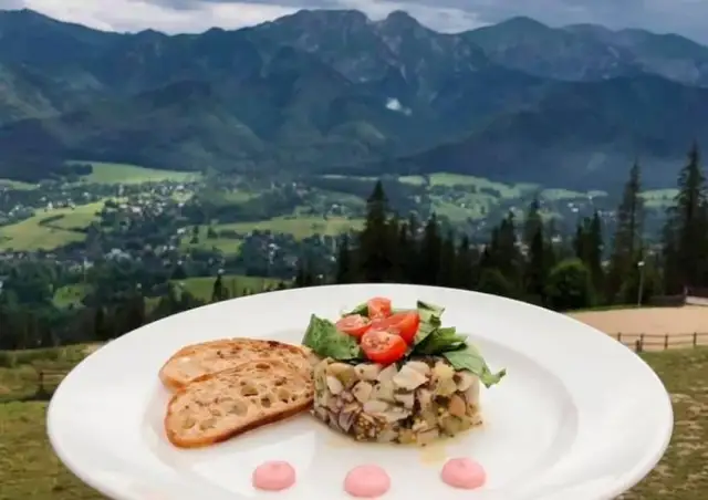 Gdzie zjeść w Bukowinie? Najlepsze karczmy i restauracje z widokiem