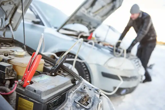 Jak odpalić auto na krótko? Zapomnij! Nowoczesne metody i porady