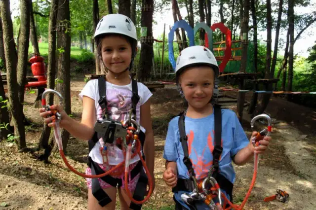 Park linowy Trąbki: rodzinna przygoda blisko Krakowa? Sprawdź!