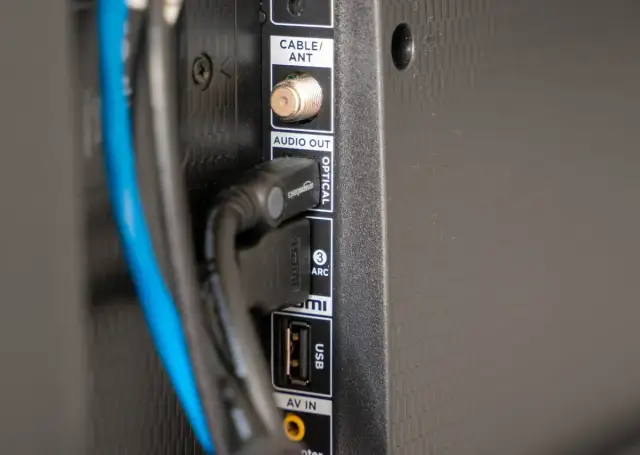 Złącza HDMI, USB, optyczne i antenowe. Warto wiedzieć, że HDCP to ochrona treści cyfrowych, która zapobiega kopiowaniu.