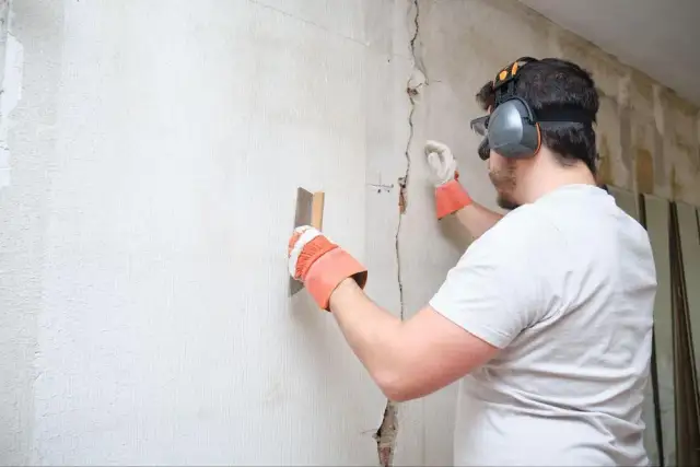 Jak naprawić pęknięcia ścian i uniknąć poważnych problemów