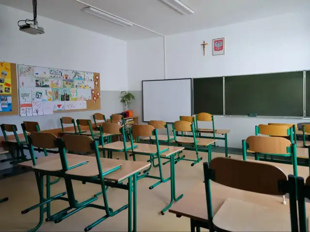Szkoła w Chmurze: Obowiązki czy pełna swoboda? Jasna odpowiedź!