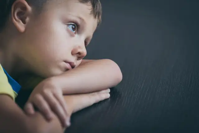 Do kiedy zdalne w przedszkolu? Decyzje lokalne i zasiłek opiekuńczy