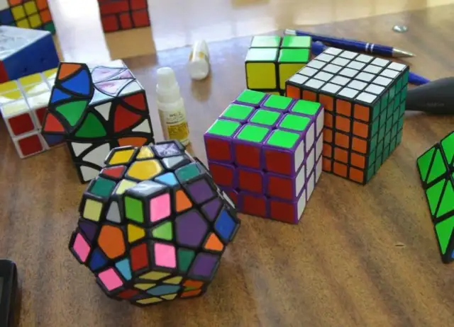 Jak ułożyć kostkę Rubika 3x3? Prosty poradnik krok po kroku