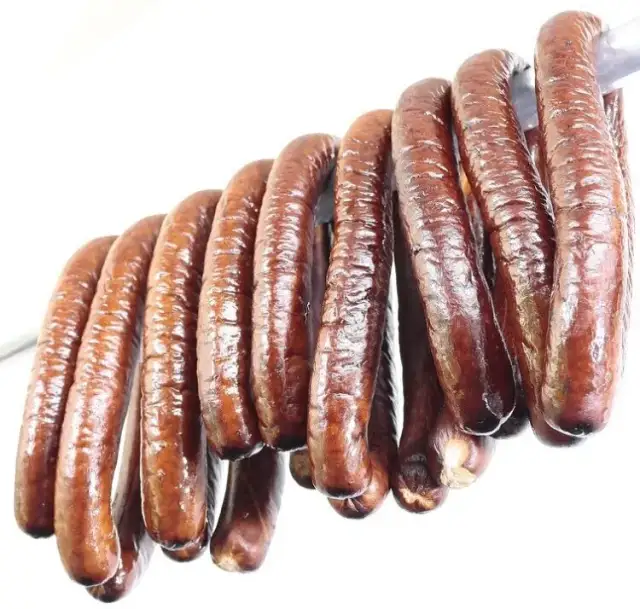 Wędzenie kiełbasy krok po kroku: Kluczowa rola temperatury