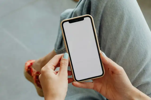 Jak zresetować iPhone'a do fabrycznych? Bezpiecznie, krok po kroku.