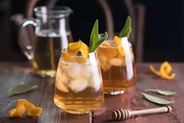 Najlepsze drinki z Red Label, które zaskoczą Twoich gości