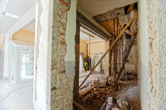 Remont starego domu od czego zacząć – uniknij kosztownych błędów