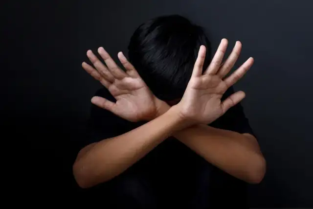 Przemoc psychiczna: Czy jesteś ofiarą? Rozpoznaj i uzyskaj pomoc