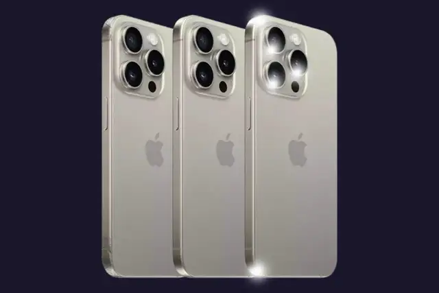 Trois iPhone 12 couleur or, alignés, montrant leurs objectifs photo et le logo Apple.