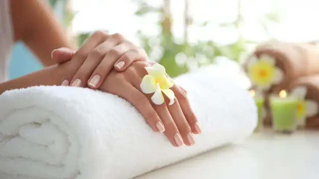 Manicure japoński: czy to klucz do zdrowych i lśniących paznokci?