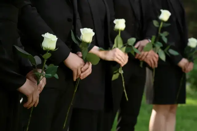 Ile dni na pogrzeb babci? Sprawdź swoje prawa do urlopu