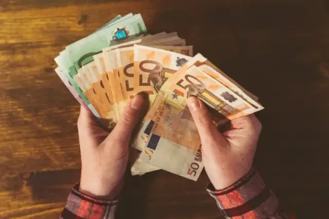Ile zarabia elektryk w Austrii? Sprawdź, co wpływa na wynagrodzenie