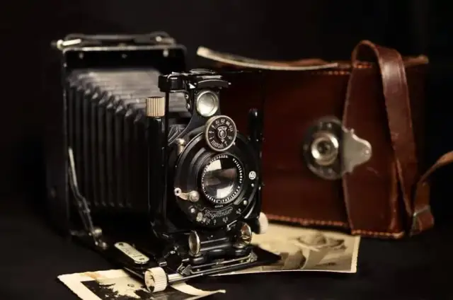Kto wynalazł aparat fotograficzny i jak zmienił świat obrazów?