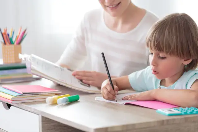 Zajęcia z terapii pedagogicznej w szkole podstawowej - kluczowe korzyści dla dzieci