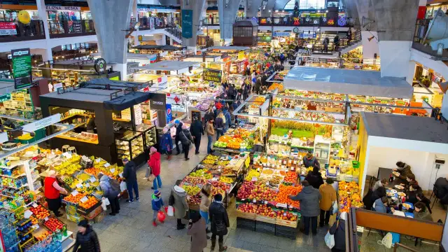 Hala Targowa Wrocław - Co warto zjeść i kupić? Poznaj to miejsce