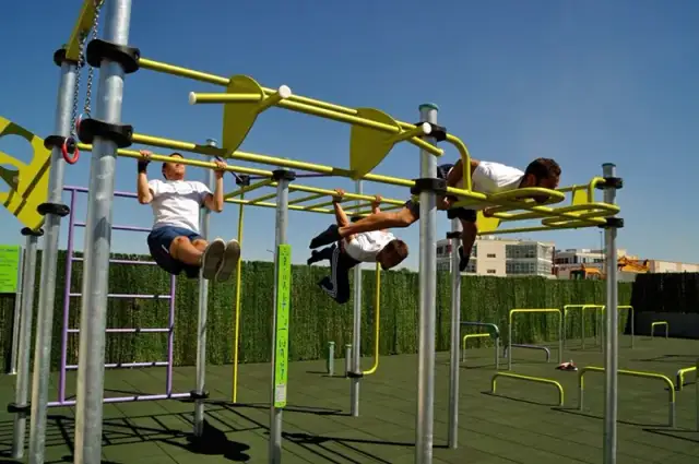 Los beneficios de entrenar en un parque de barras calistenia al aire libre