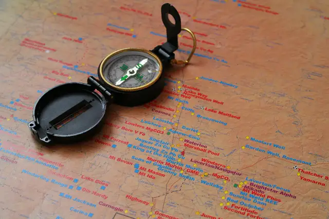 Nawigacja bez GPS? Jak czytać kompas i być pewnym w terenie