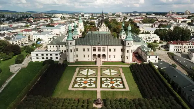 Pałac Biskupów Kielce: praktyczny informator dla zwiedzających 2025