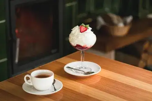 Gdzie zjeść w Adrspach? Odkryj najlepsze restauracje i knajpy