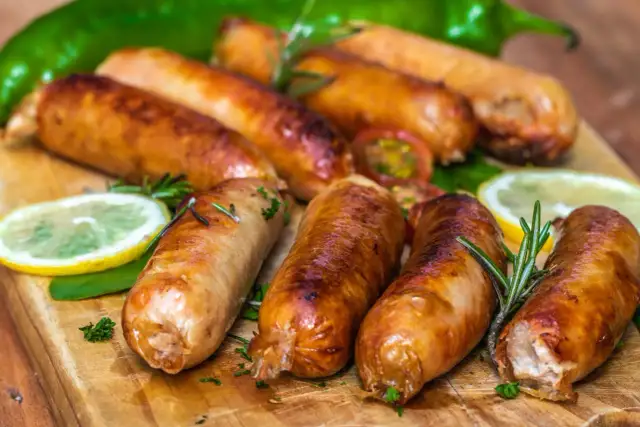 Kiełbasa dojrzewająca: jak jeść i serwować, by smakowała najlepiej?