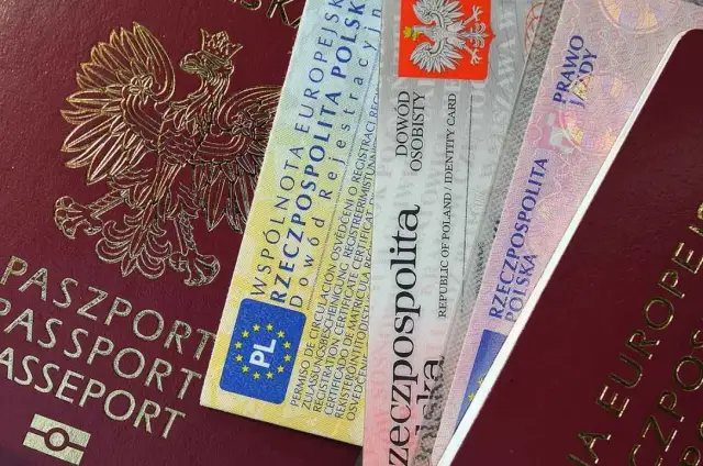 Paszport czy dowód dla dziecka - co wybrać na podróż?