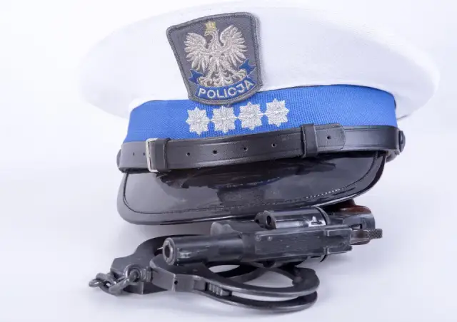 Jakie są motywacje do podjęcia służby w policji i co warto wiedzieć