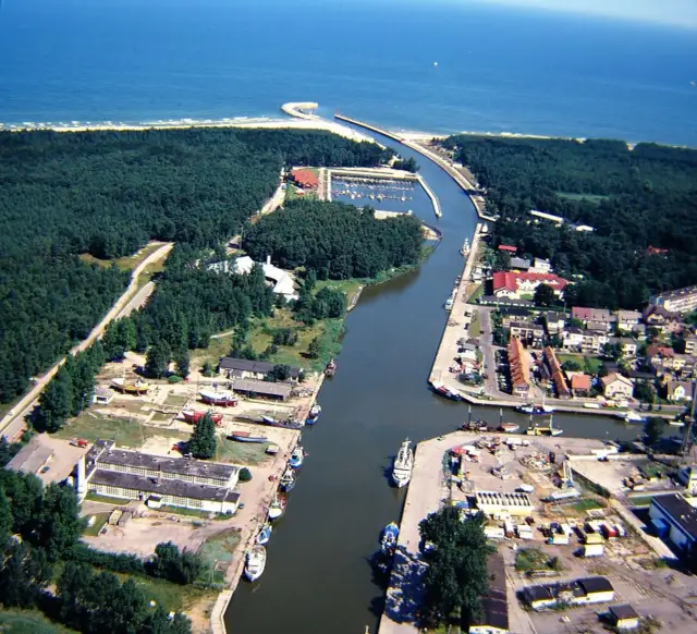 Gdzie leży Łeba? Odkryj jej lokalizację i piękne okolice