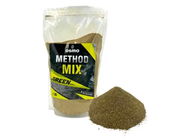 Zanęta do metody Osmo Method Mix Green. Zielona mieszanka w opakowaniu i usypana obok, gotowa do użycia.