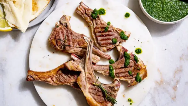 Côtes d'agneau grillées : le guide ultime pour une cuisson parfaite