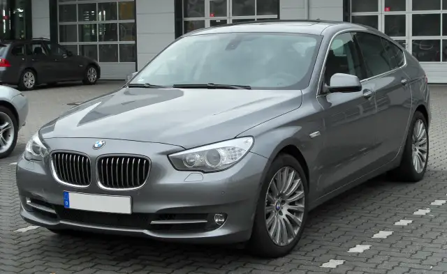 BMW Seria 5 - historia, generacje i techniczne innowacje, które zaskakują
