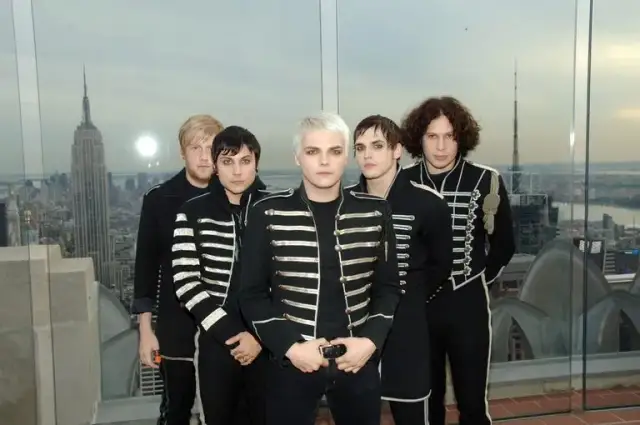 Jak wygląda styl emo? Odkryj mroczne sekrety tej subkultury