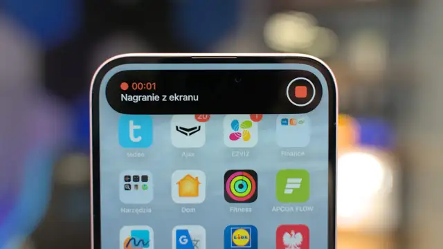 Nagrywanie ekranu iPhone w toku. Czerwona kropka i przycisk stop wskazują, że trwa rejestracja.