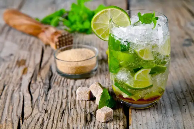 Jak zrobić Mojito? Sprawdzony przepis i triki barmanów