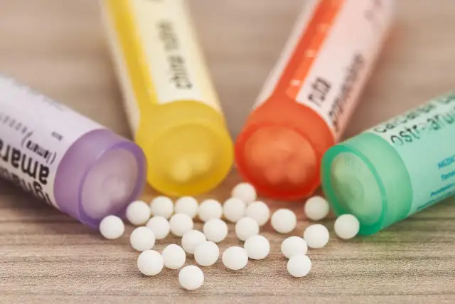 Jakie leki homeopatyczne na AZS mogą przynieść ulgę w objawach?