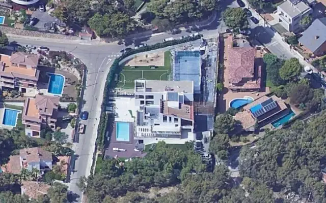 Gdzie mieszka Robert Lewandowski? Odkryj jego życie w Sitges