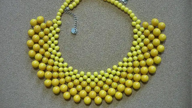 Naszyjnik z koralików DIY: Stwórz go krok po kroku (nawet dla początkujących)