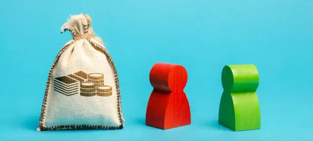 Worek z pieniędzmi i dwie figurki symbolizujące uznanie długu.
