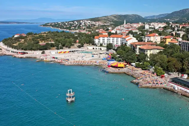 Novi Vinodolski: Odkryj atrakcje, plaże i widoki Kwarneru!