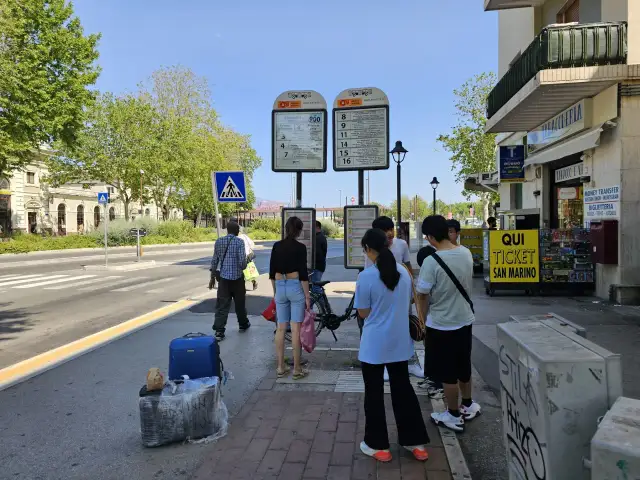 Jak dojechać z lotniska Forli do Rimini - szybkie i tanie opcje transportu