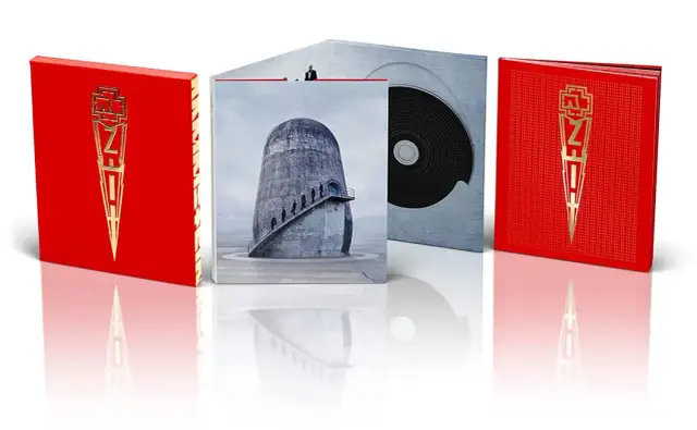 Okładki albumu Rammstein Zeit. Utwory z tego albumu to mroczna podróż.