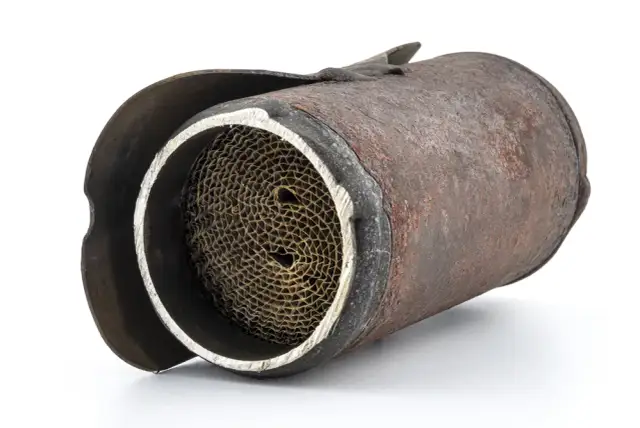 Czy po usunięciu DPF auto dymi? Sprawdź skutki i problemy