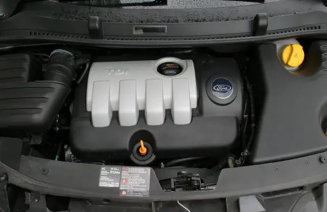 Silnik TDI w Fordzie Galaxy. Wielu kierowców zastanawia się, jaki silnik Ford Galaxy jest najlepszy, ten diesel to mocna opcja.