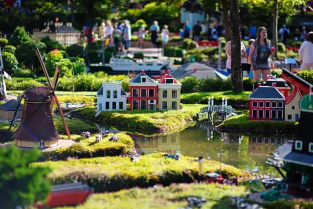 Najlepsze atrakcje w Billund – rodzinne przygody w stolicy LEGO