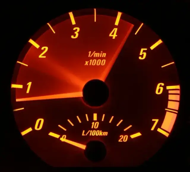 Optymalne obroty diesla na autostradzie – jak jeździć oszczędnie i bezpiecznie