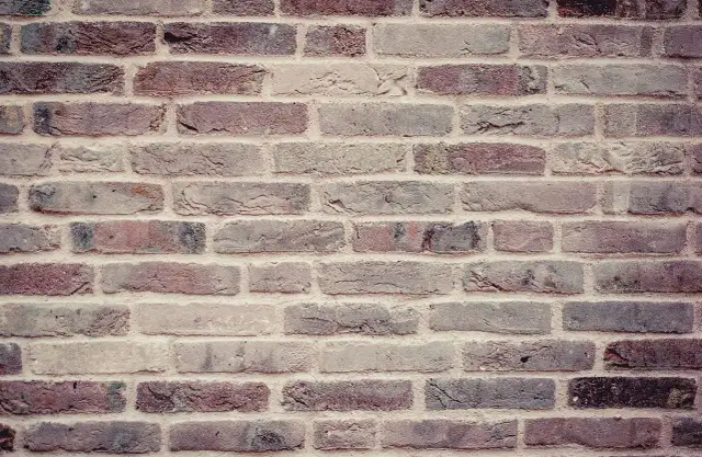 Jak skutecznie pomalować tynk na zewnątrz, by uniknąć problemów?